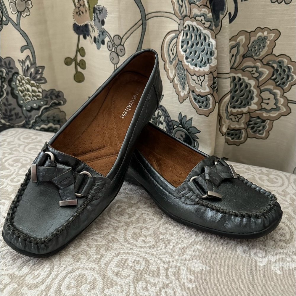 Naturalizer Metalic Gray Bow Detail Slip-On Loafer Shoes Size 8M